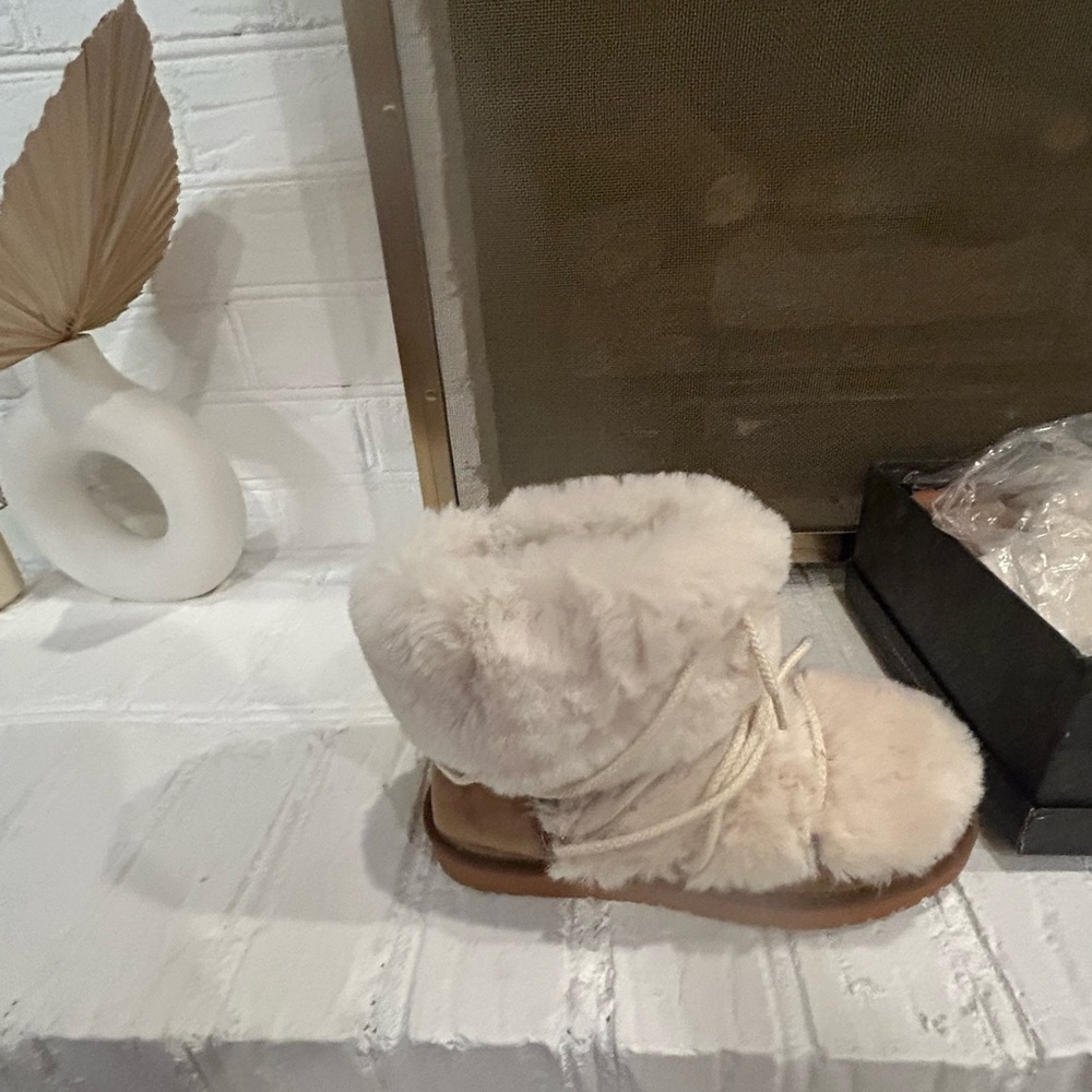 Cream and tan women’s winter fuzzy booties